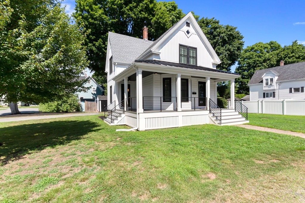 13 Pleasant St, Hamilton, Massachusetts 01982