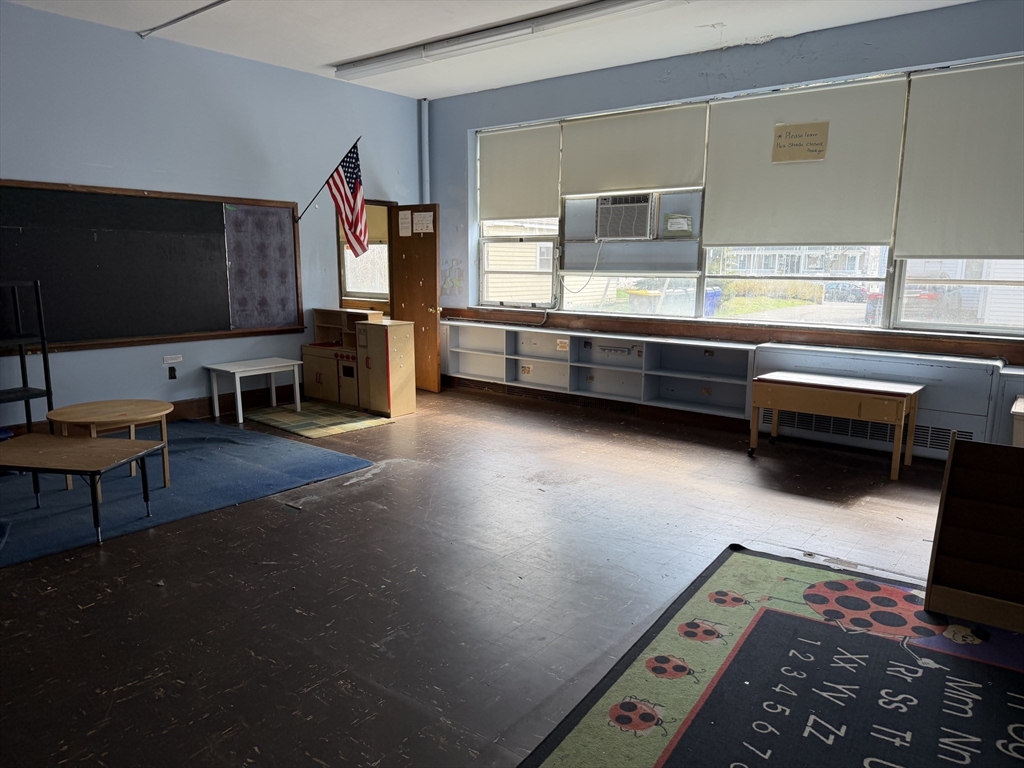 385 High St, Fall River, Massachusetts 02720