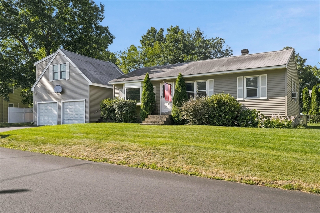 16 Edgelawn Ave, Chelmsford, Massachusetts 01863