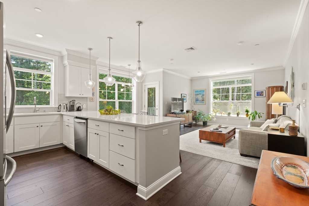 635 Old Post Road - Woodcrest Run, Sharon, Massachusetts 02067