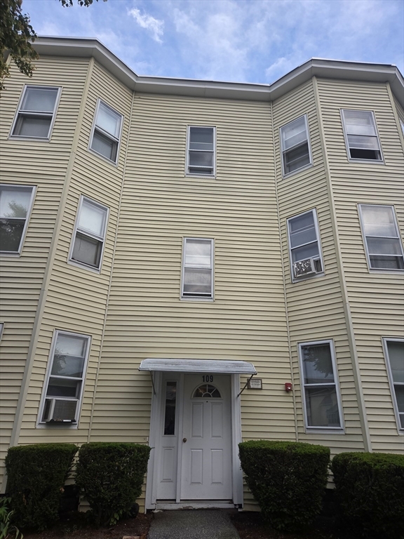 109 Grover St, Springfield, Massachusetts 01104