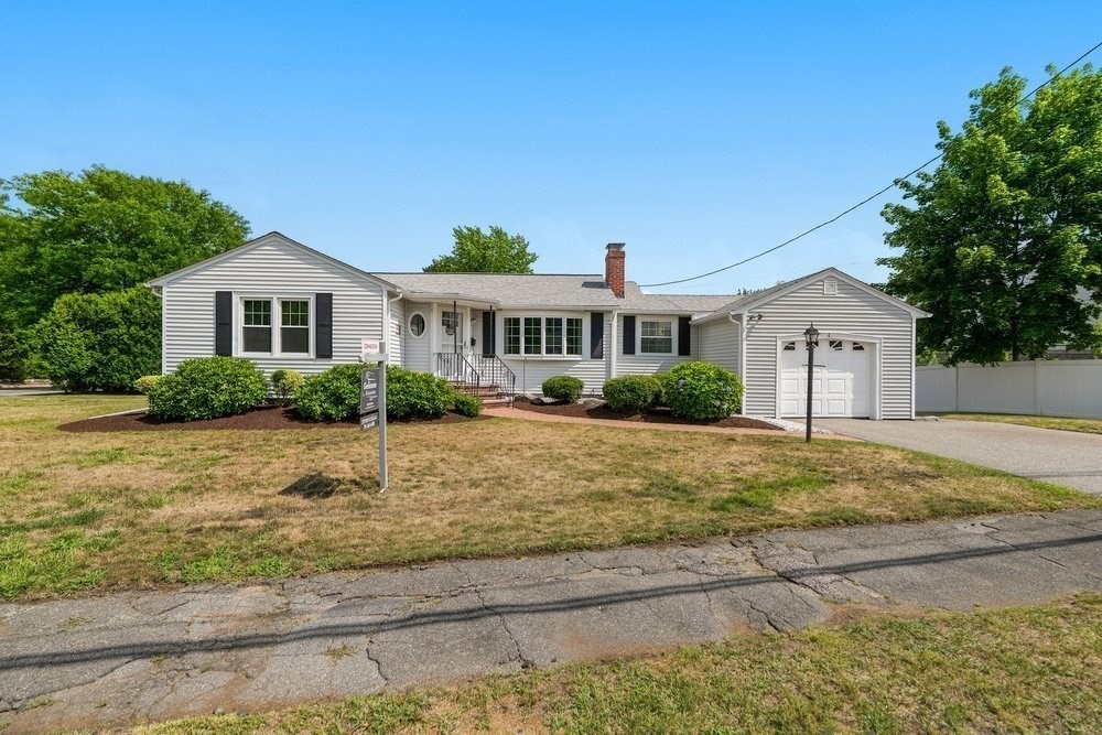 4 Abbott Rd, Waltham, Massachusetts 02452