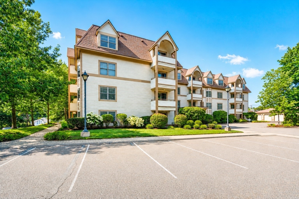 12 Russell Rd, Wellesley, Massachusetts 02482