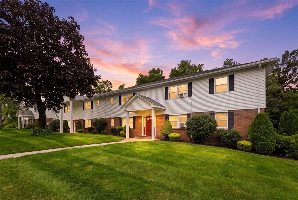 119 Colonial Cir, Chicopee, Massachusetts 01020