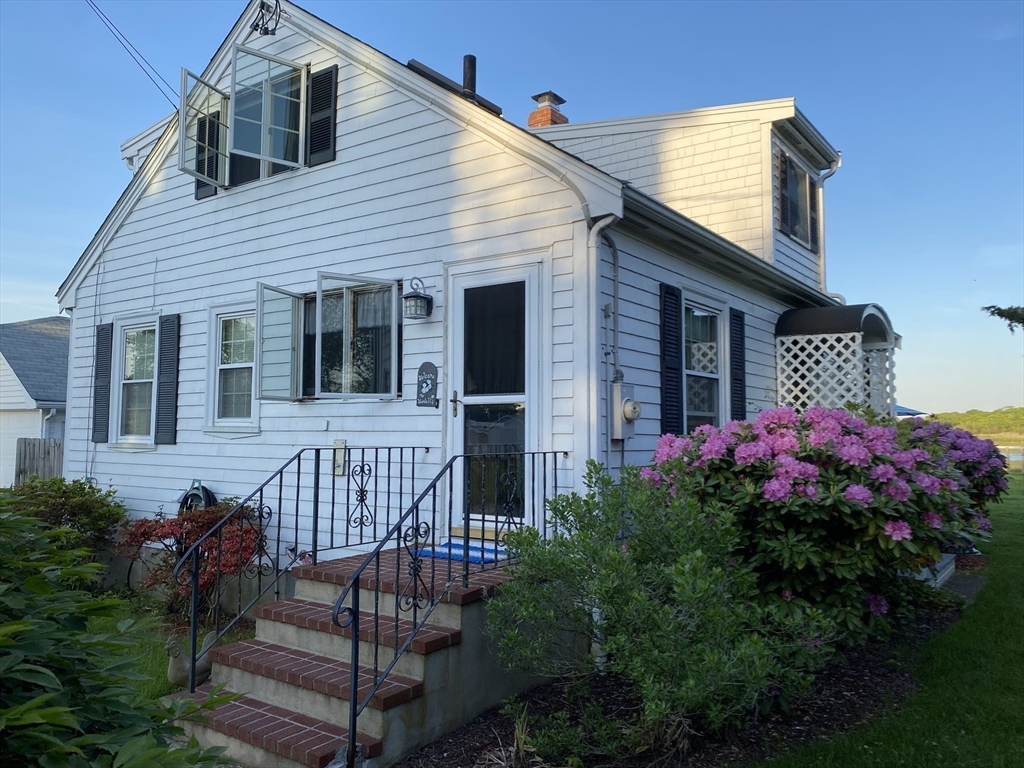 79 Mattapoisett Neck Rd., Mattapoisett, Massachusetts 02739