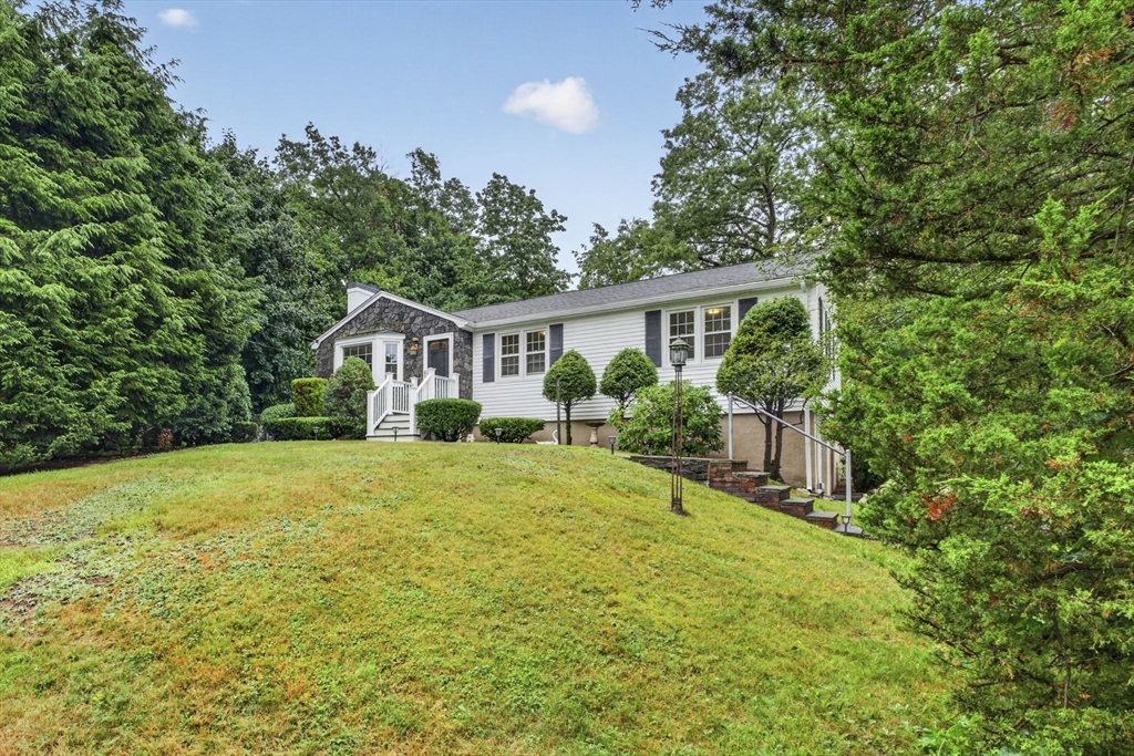 25 Gray Ter, Bedford, Massachusetts 01730