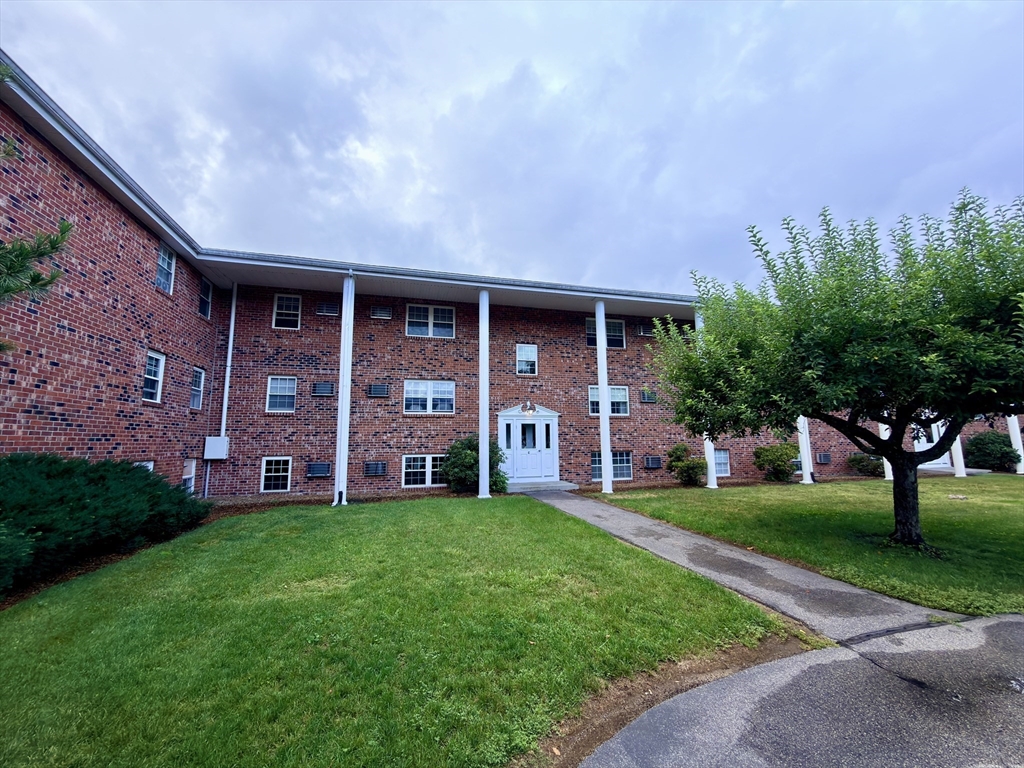 89 Pleasant Street, Medfield, Massachusetts 02052