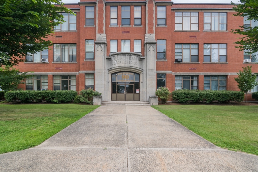 90 Mckinstry Ave, Chicopee, Massachusetts 01013