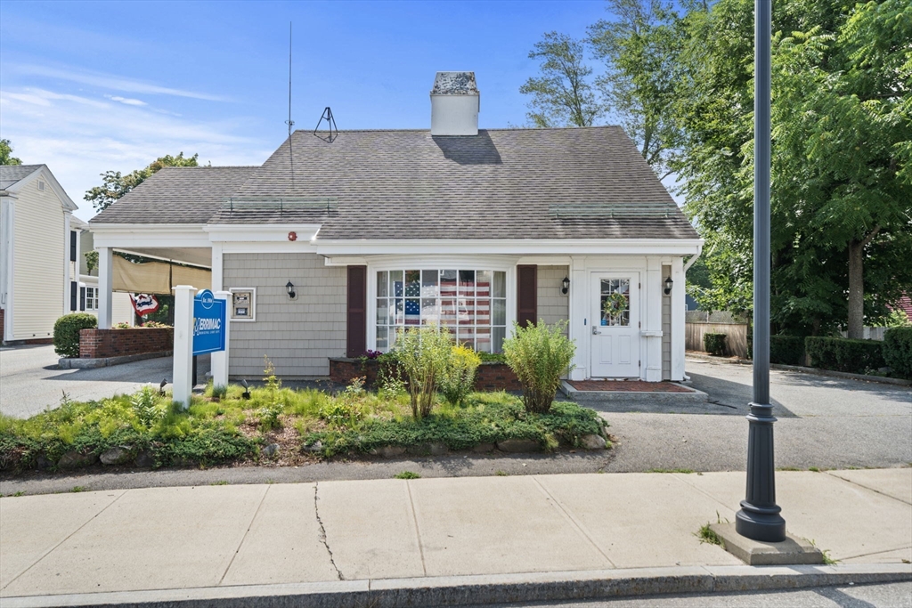 10 W Main St, Merrimac, Massachusetts 01860