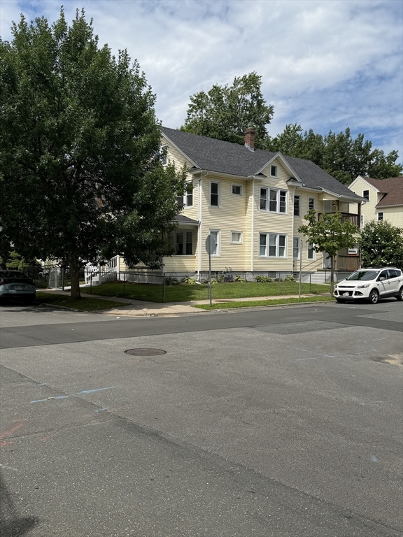 52-54 Westford Cir, Springfield, Massachusetts 01109