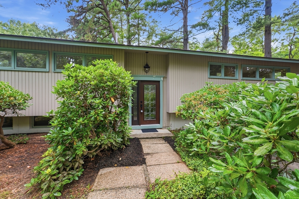 9 Flintlock Ln, Amherst, Massachusetts 01002