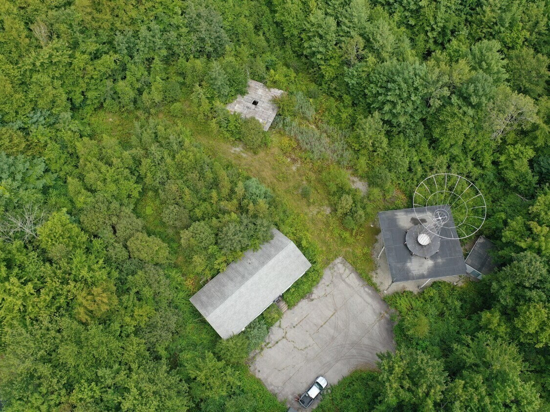 27 Douglas Road, Webster, Massachusetts 01570