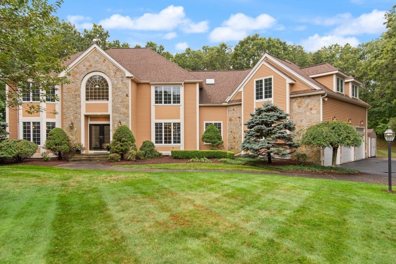 66 Eisenhower Dr, Sharon, Massachusetts 02067