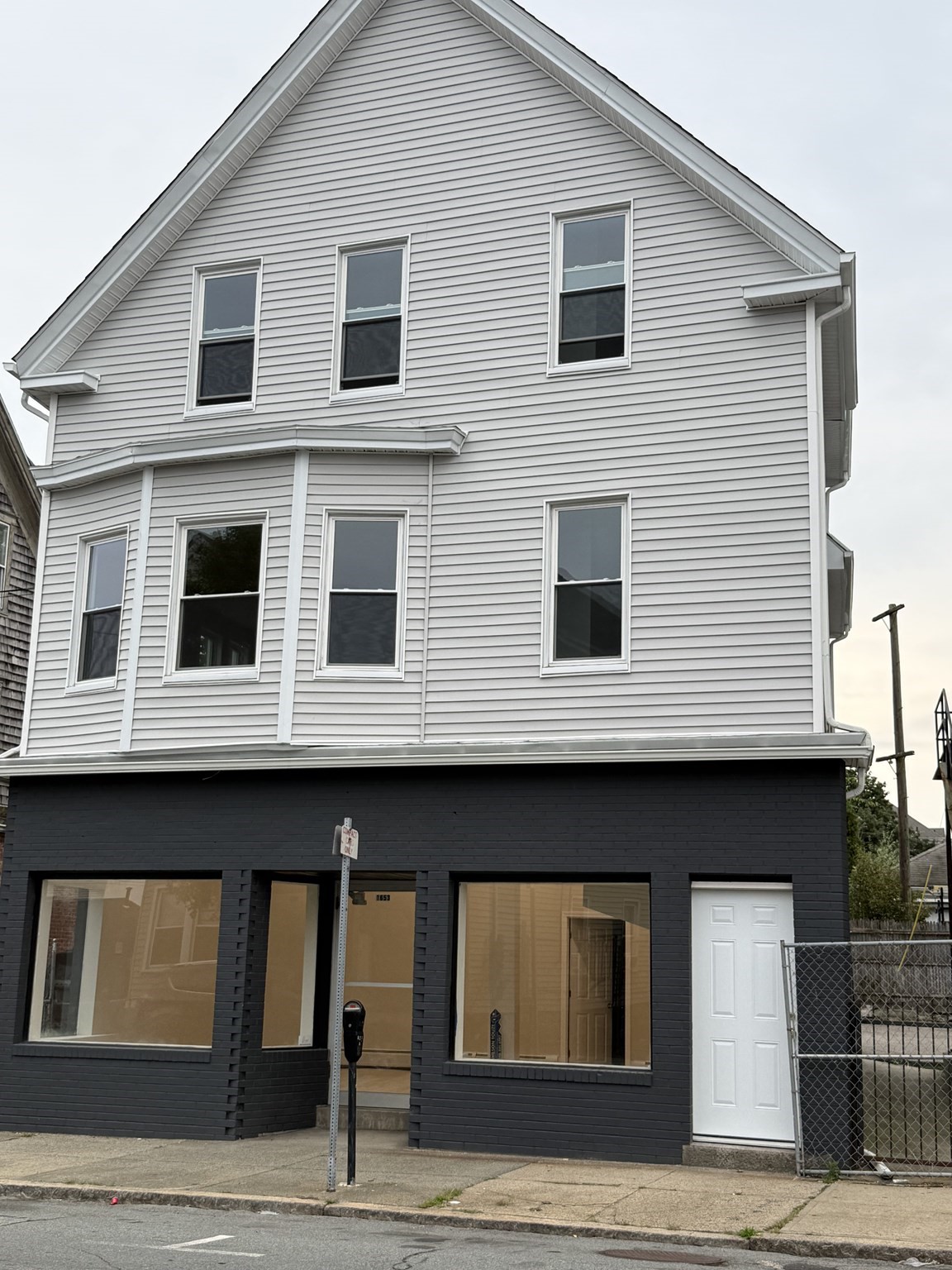1653 Acushnet Ave, New Bedford, Massachusetts 02746