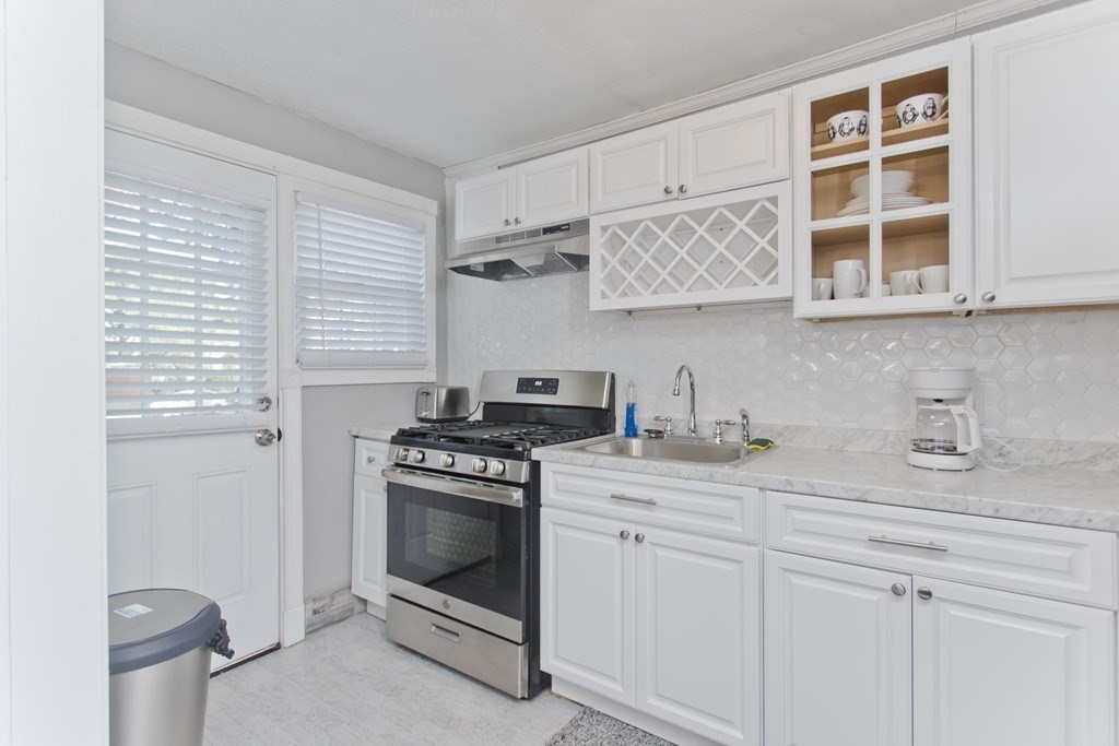 44 Colony Road, West Springfield, Massachusetts 01089