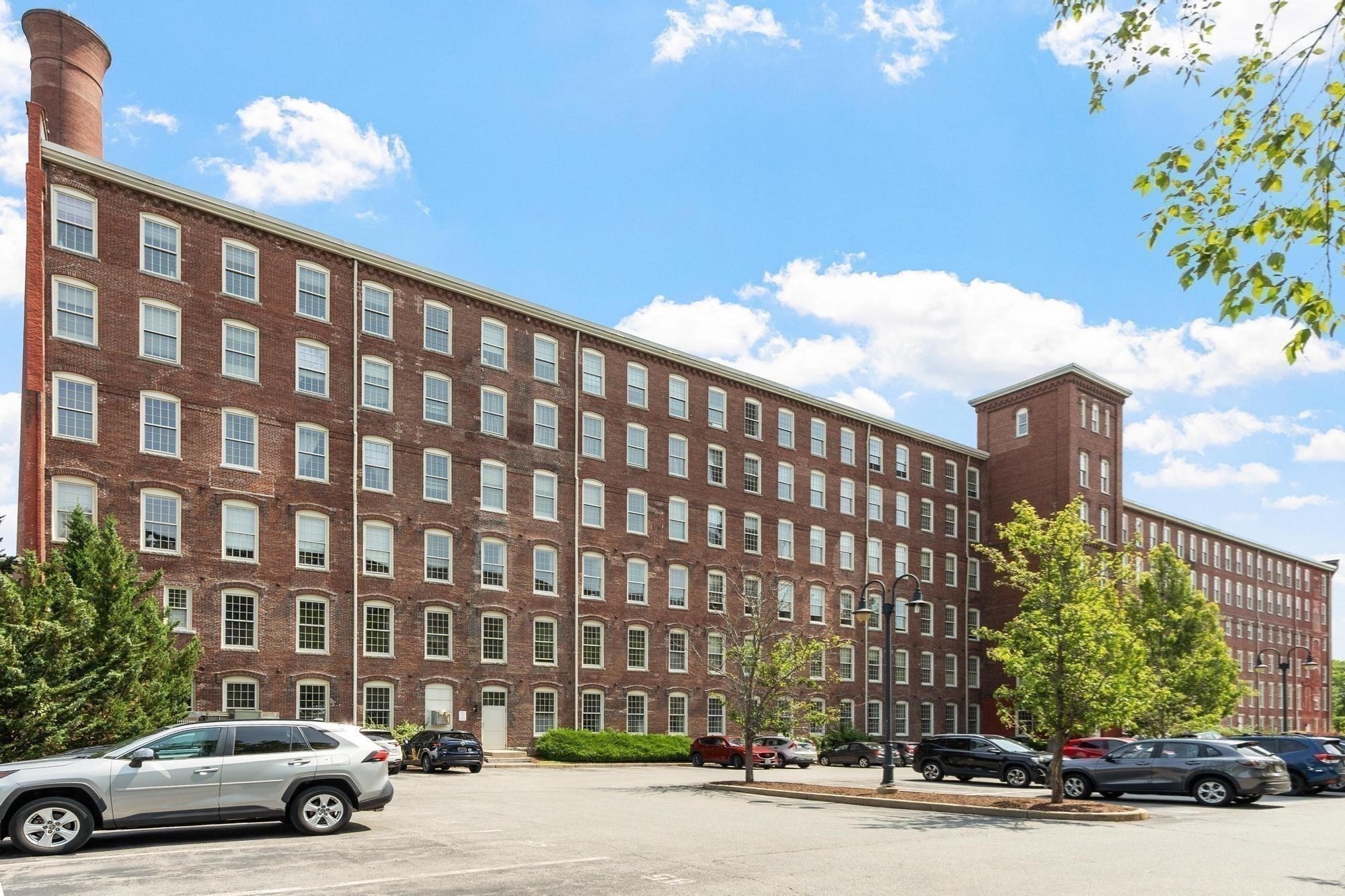 52 Lawrence Dr, Lowell, Massachusetts 3645