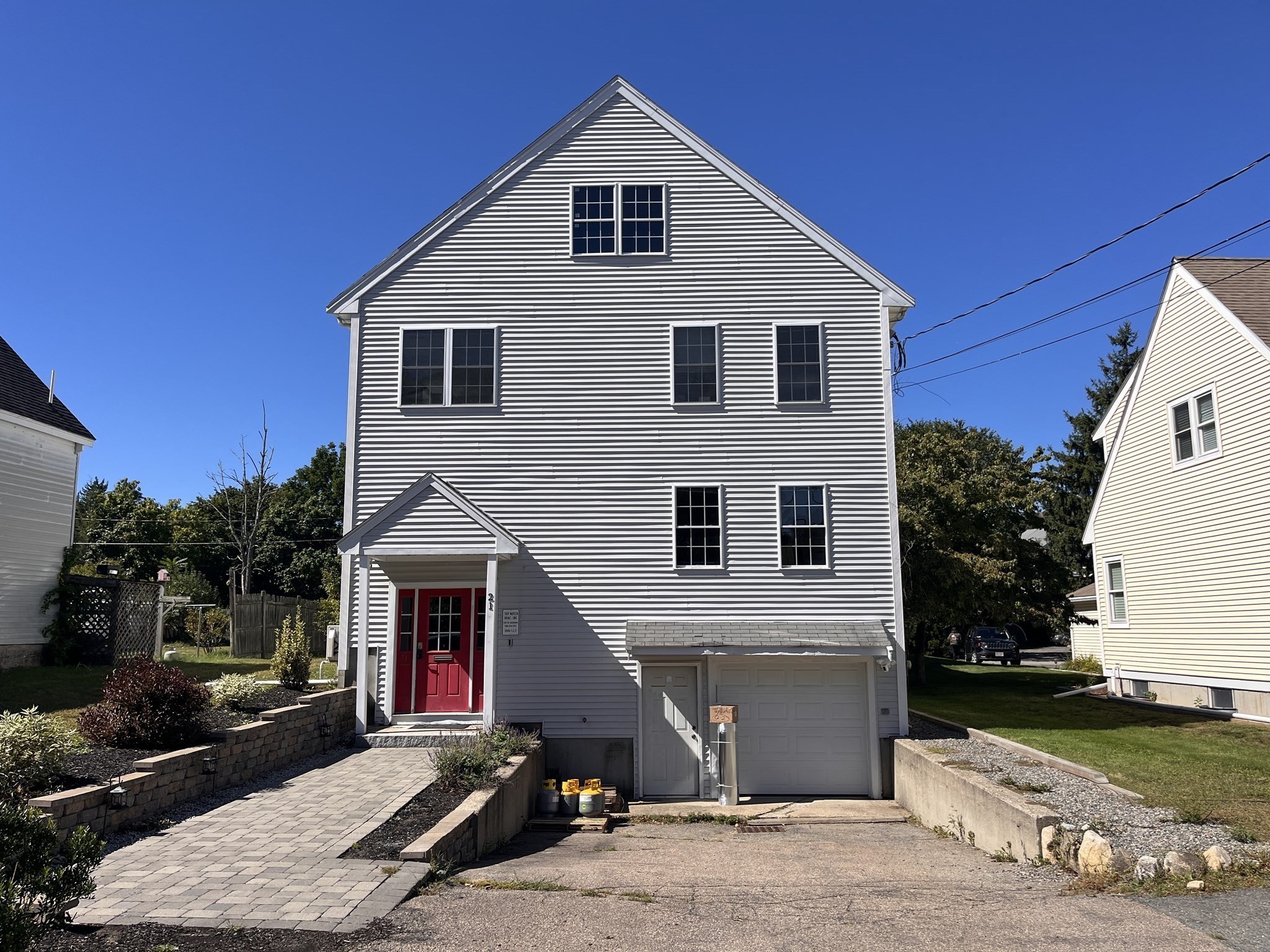 21 Broad St, Medway, Massachusetts 1101