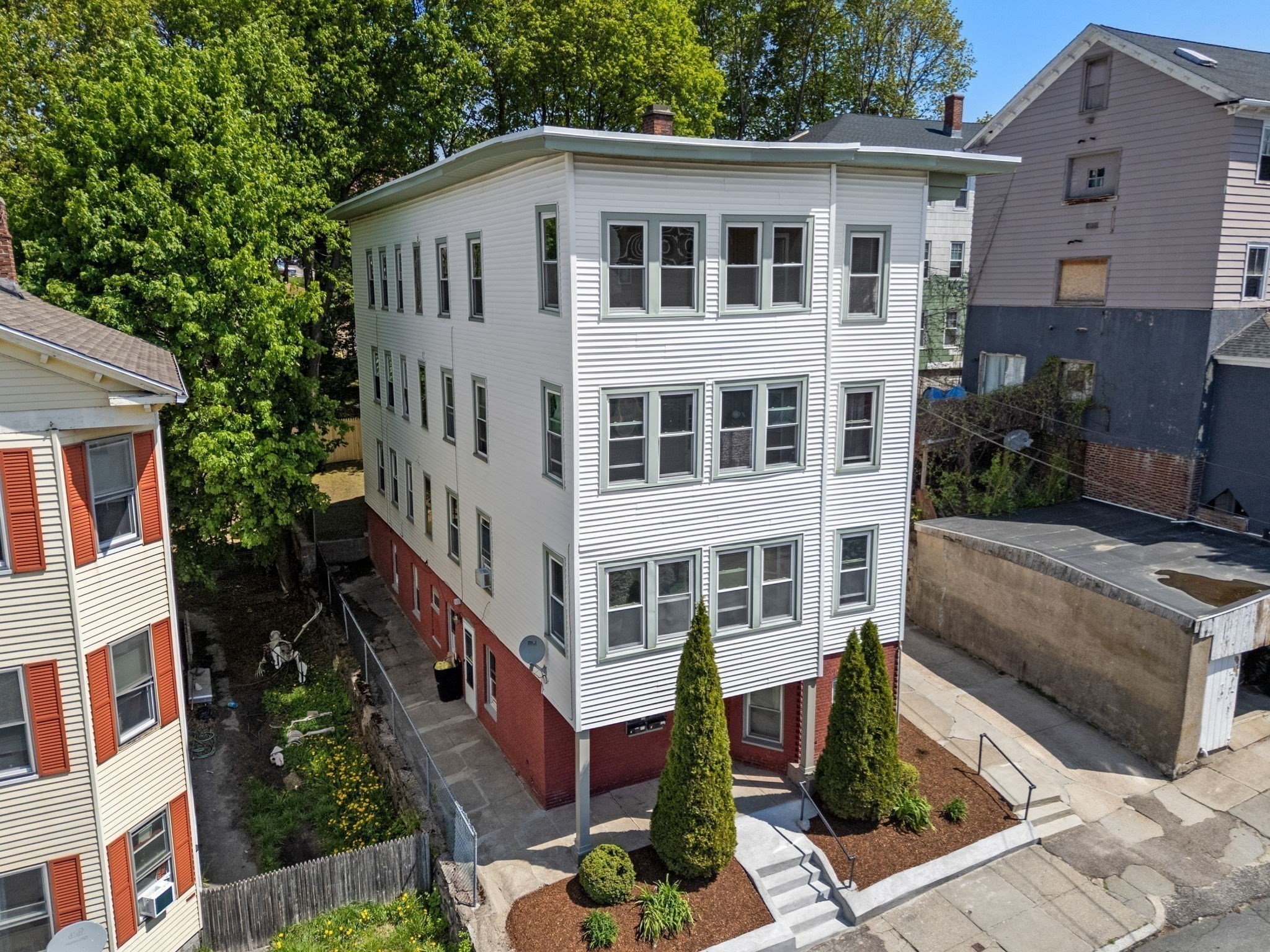 31 Chrome Street, Worcester, Massachusetts 01604
