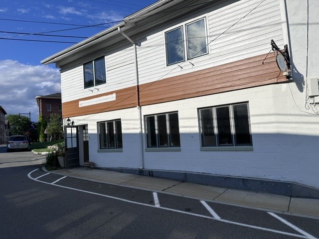 1 Deerfield Ave, Shelburne, Massachusetts 01370