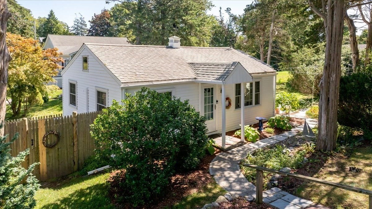 82 Beach Street, Plymouth, Massachusetts 02360
