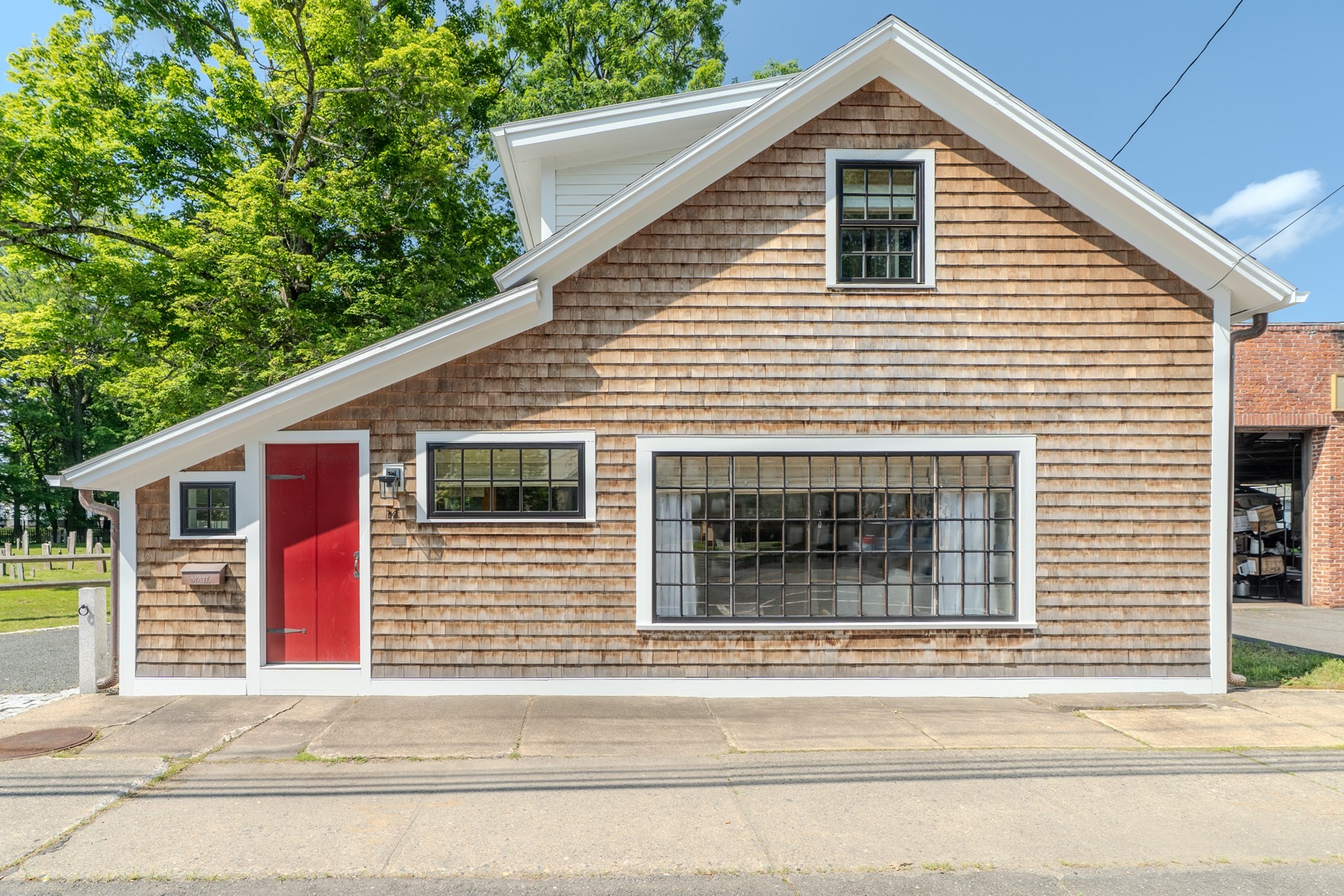 14 Sugarloaf St, Deerfield, Massachusetts 1119