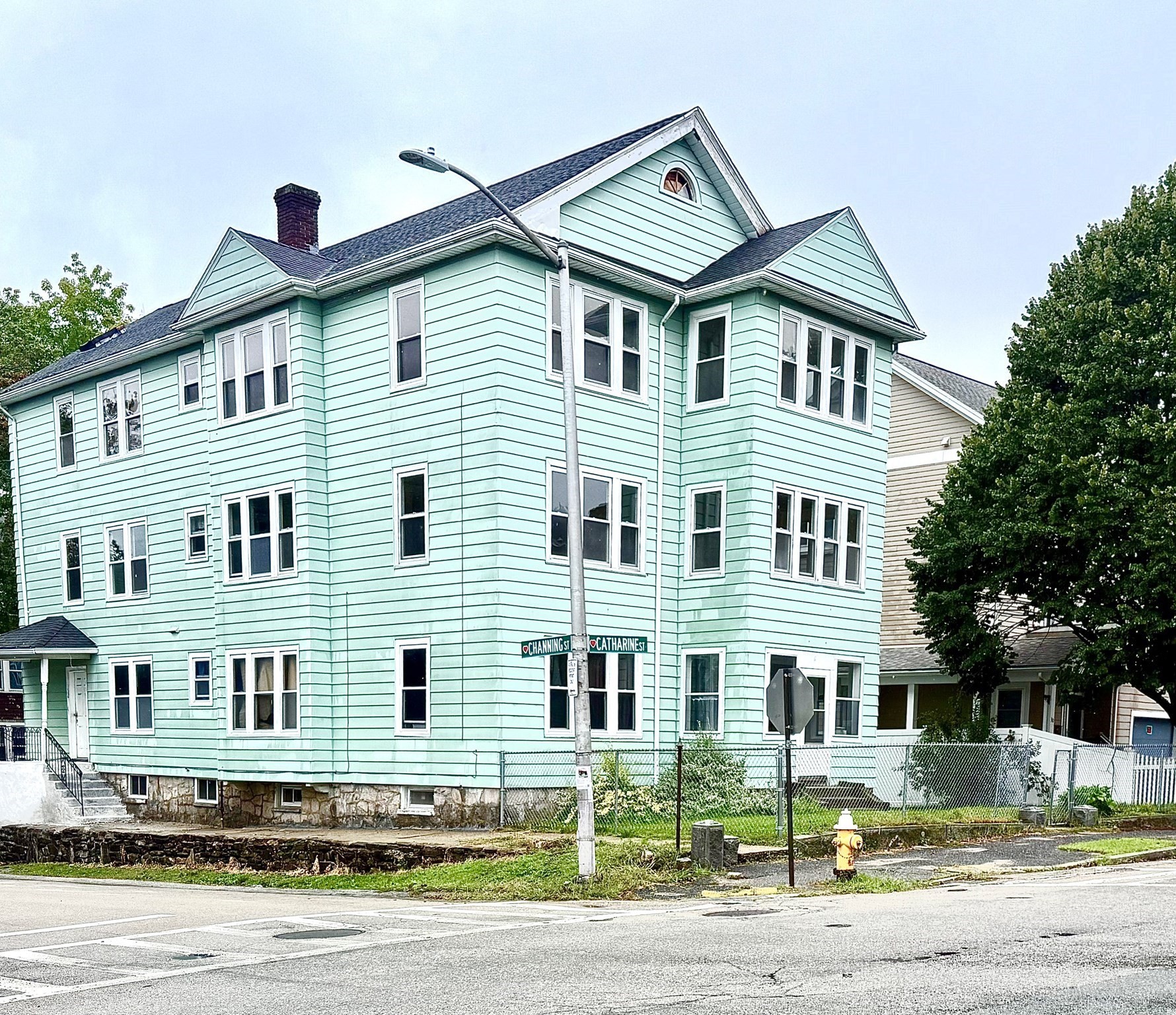 32 Catharine Street, Worcester, Massachusetts 01605