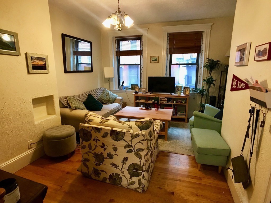 11 Grove Street, Boston, Massachusetts 02114