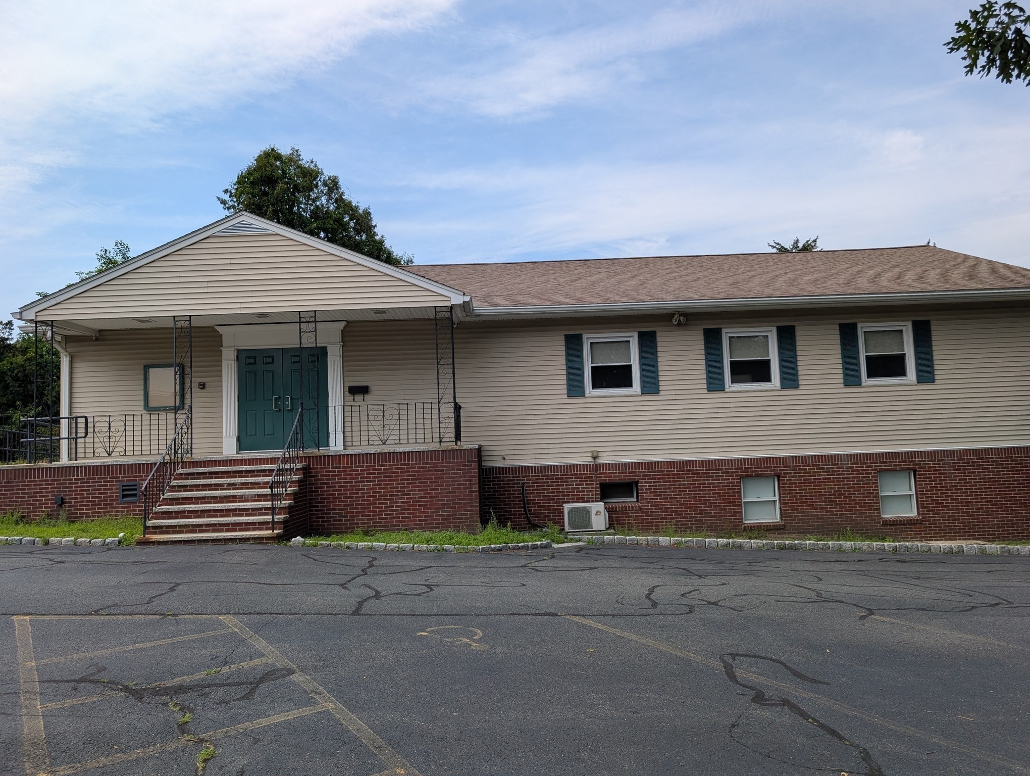 136 Winn Street, Burlington, Massachusetts 3109
