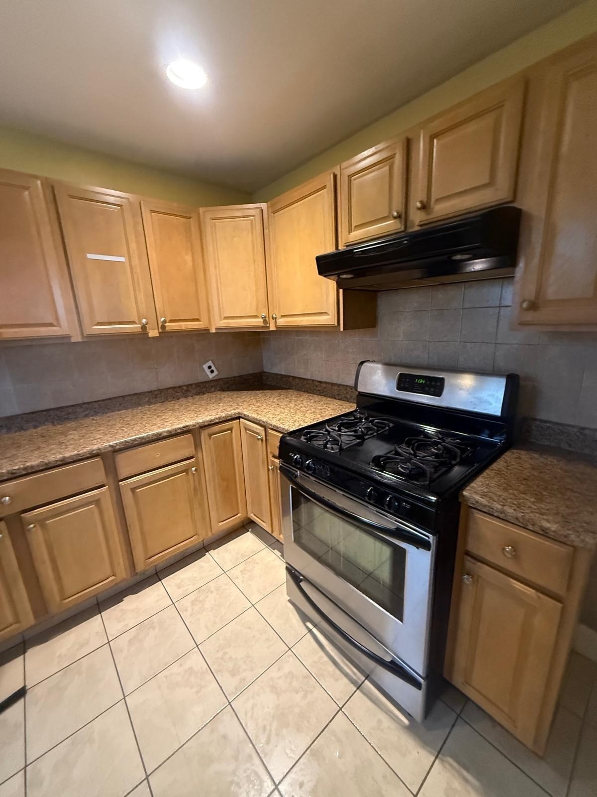 1846 R S Main St R, Fall River, Massachusetts 5383
