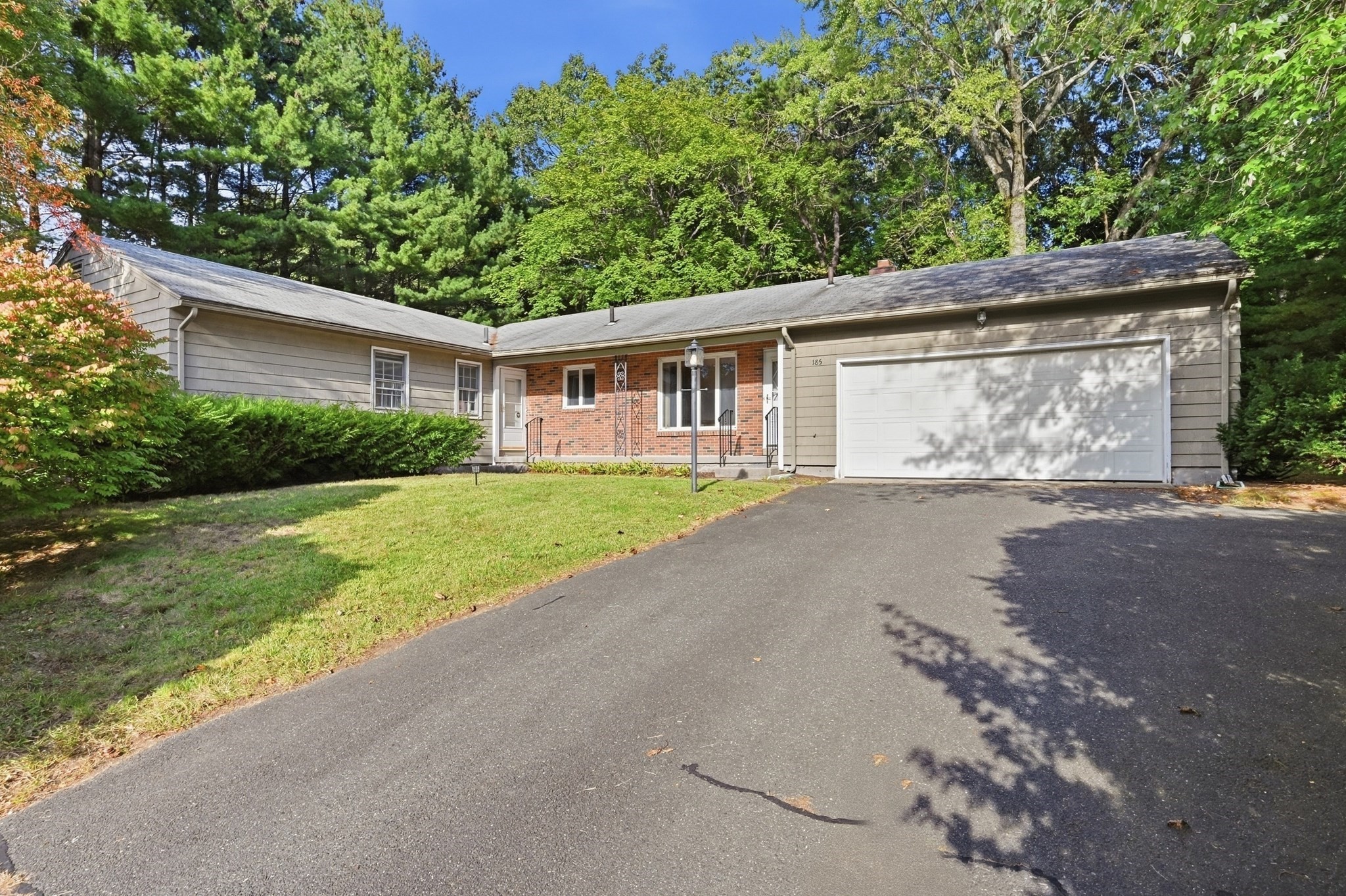 185 Redfern Dr, Longmeadow, Massachusetts 1731