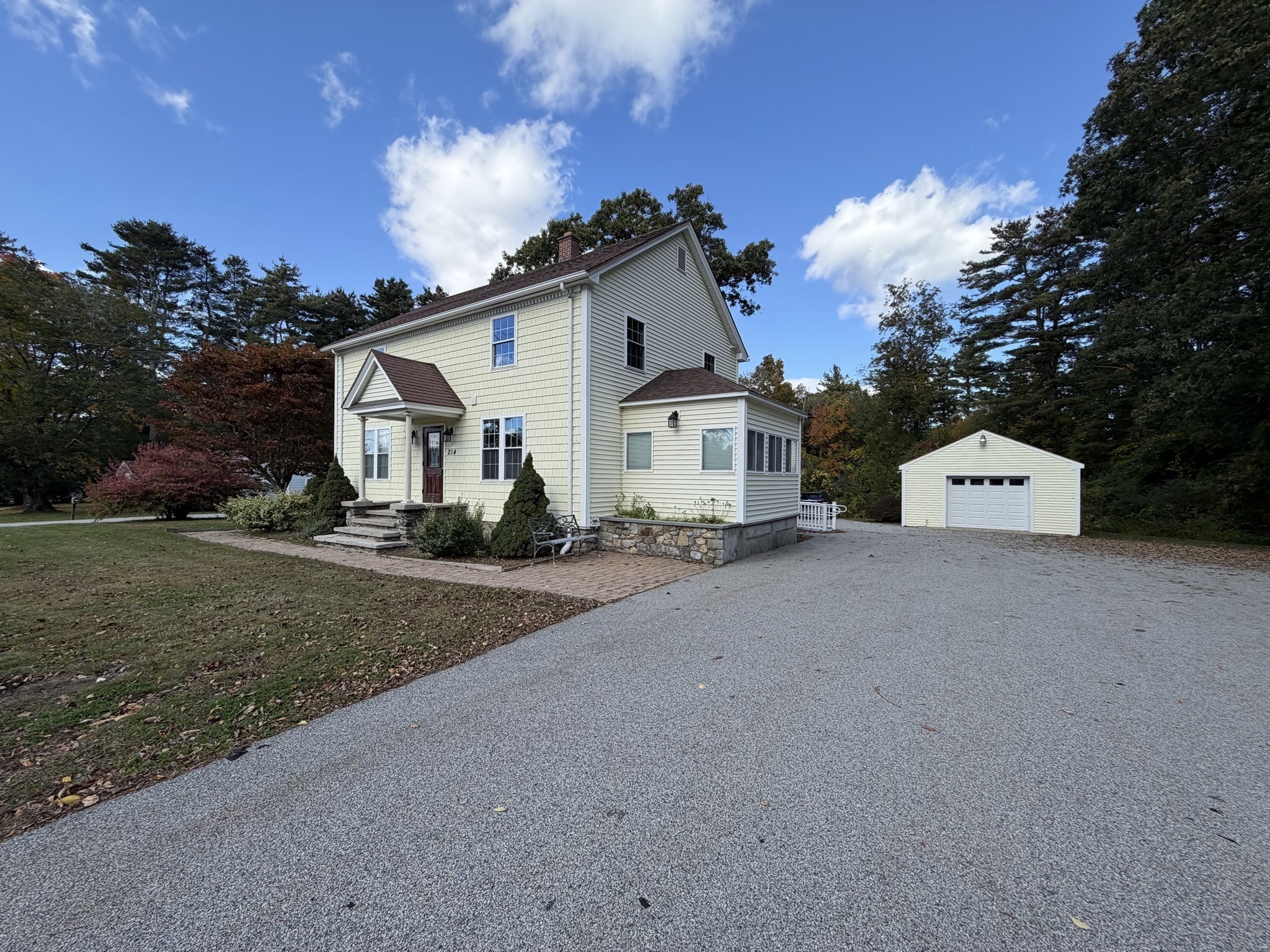 214 Charlton Rd, Sturbridge, Massachusetts 01566