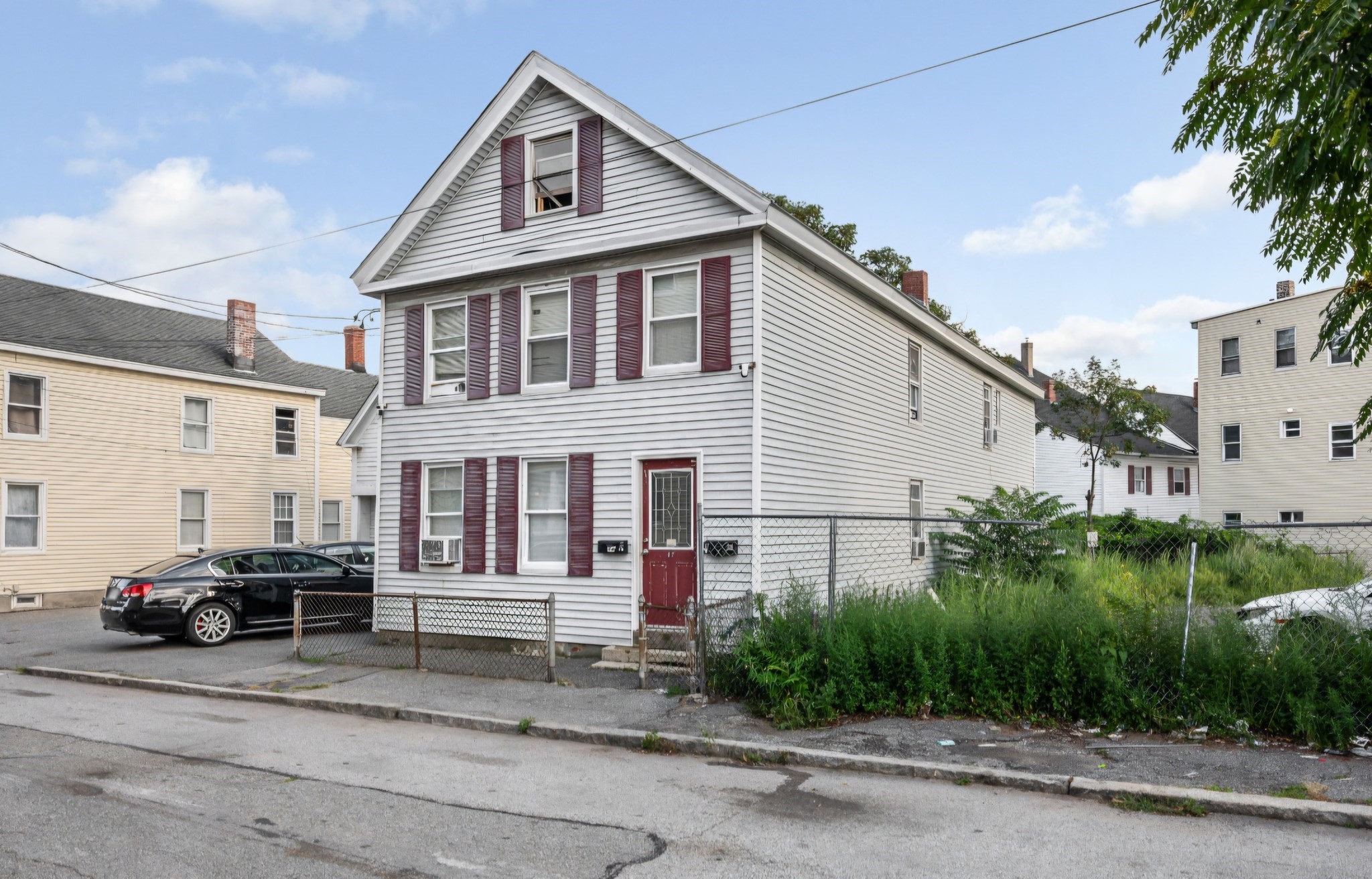 17 Auburn St, Lowell, Massachusetts 3414