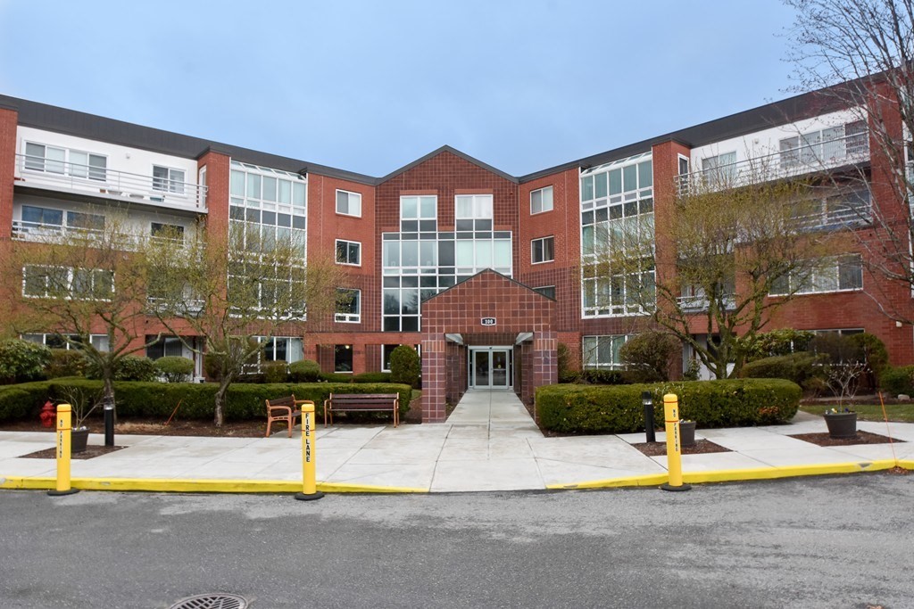 166 Place Ln, Woburn, Massachusetts 01801