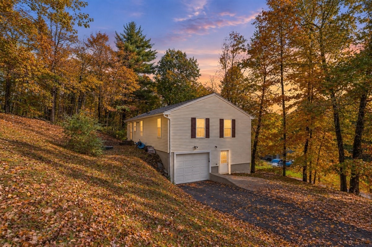 424 Dennison Dr, Southbridge, Massachusetts 2116