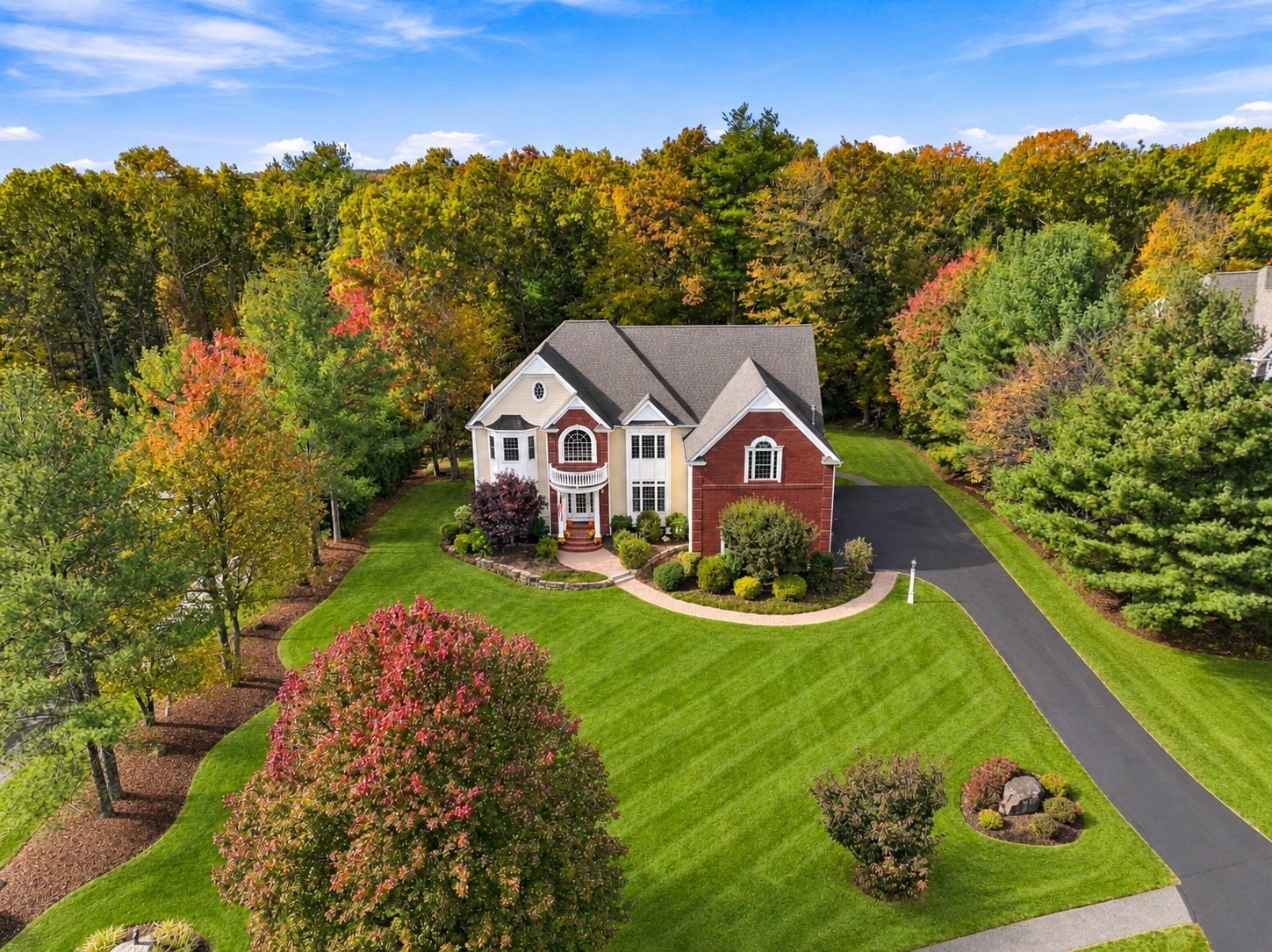 8 Connelly Hill Road, Hopkinton, Massachusetts 01748